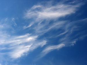 640px-Cirrus_over_Warsaw,_June_26,_2005